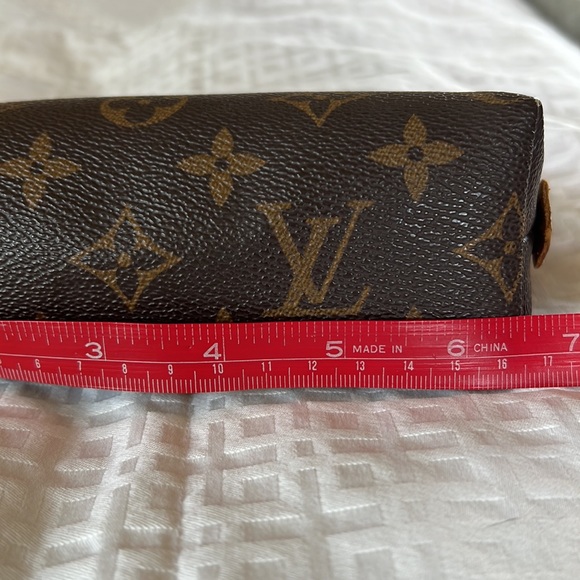 Louis Vuitton cosmetic pouch EUC - Picture 5 of 7
